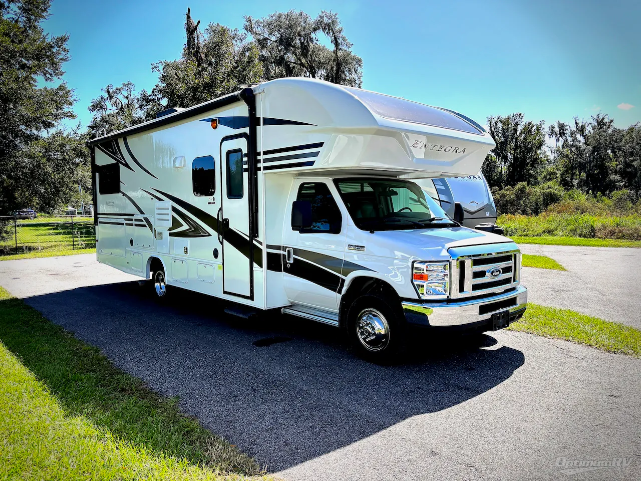 2019 Entegra Coach Odyssey 25R - Photo 2