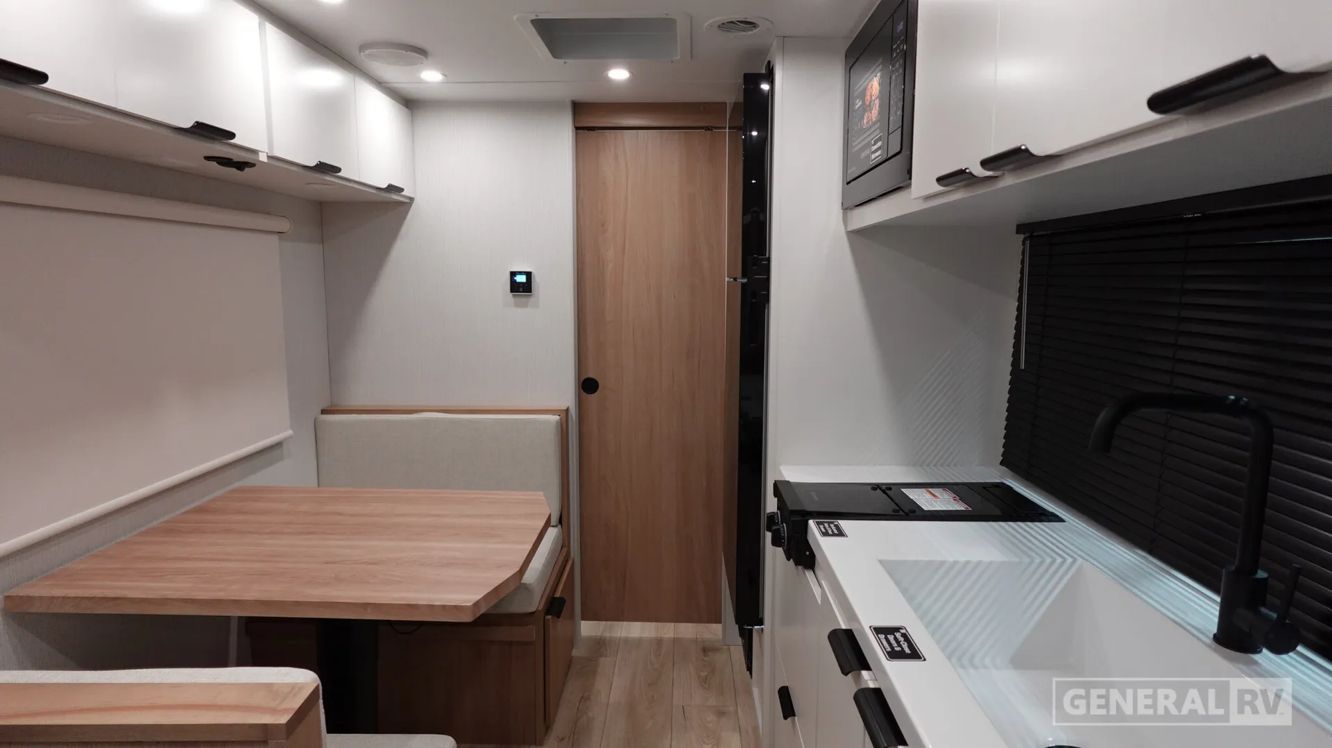 2027 Winnebago Micro Minnie 2000FRB - Photo 3