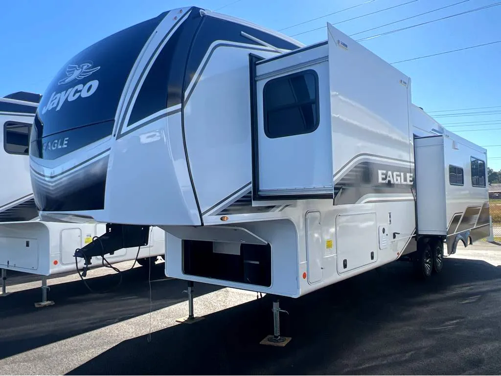 2026 Jayco Eagle 335LSTS - Photo 3