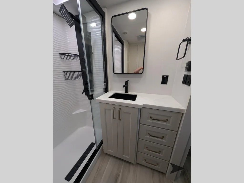 2027 Brinkley Model G 3970, Photos photo 46