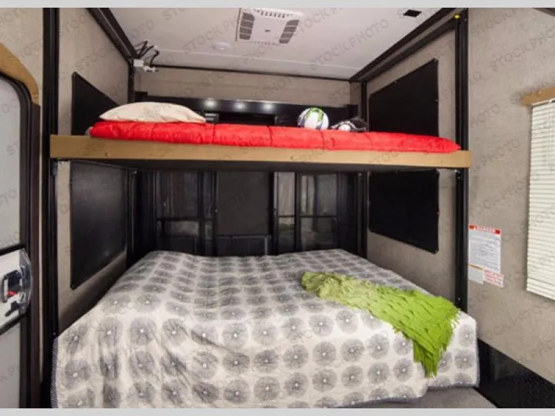 2017 Keystone RV Raptor 425TS - Photo 4