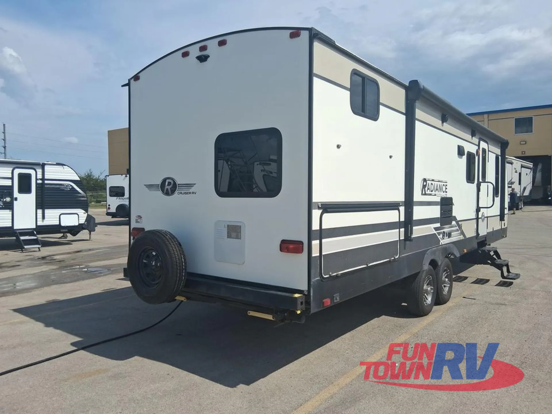2019 Cruiser RV Radiance 28BH - Photo 4
