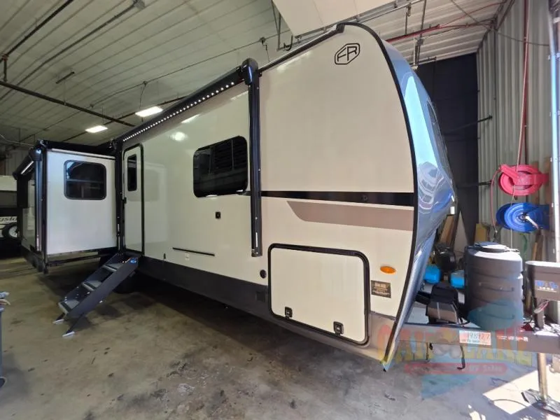 2026 Forest River Rockwood Ultra Lite 2906RL - Photo 3