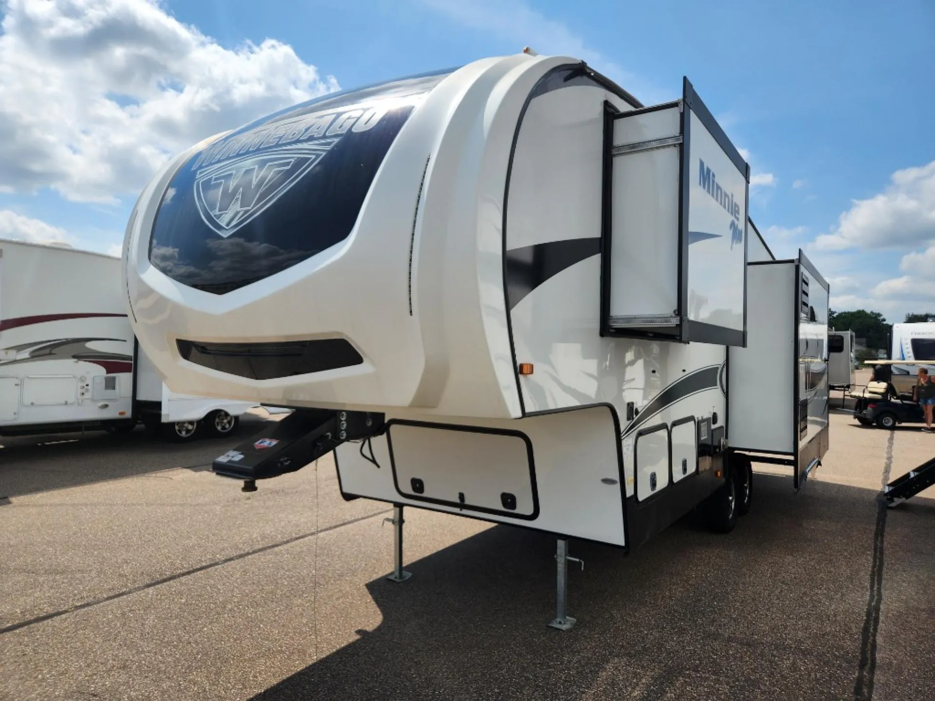 2019 Winnebago Minnie Plus 27RLTS - Photo 4