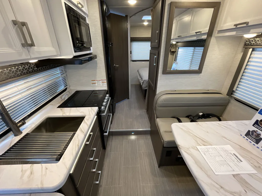 2025 Thor Motor Coach Freedom Elite 22FE, Photos photo 2