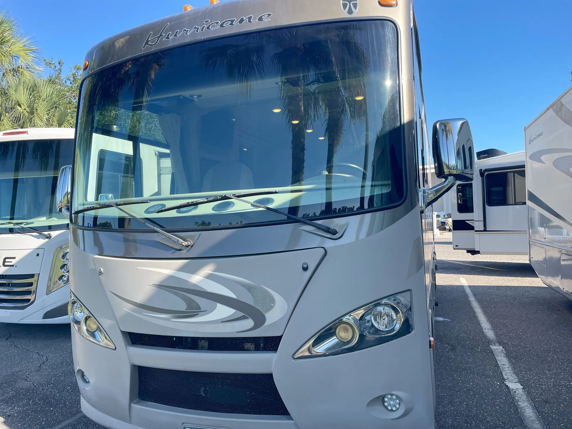 2016 Thor Motor Coach Hurricane 27K - Photo 2