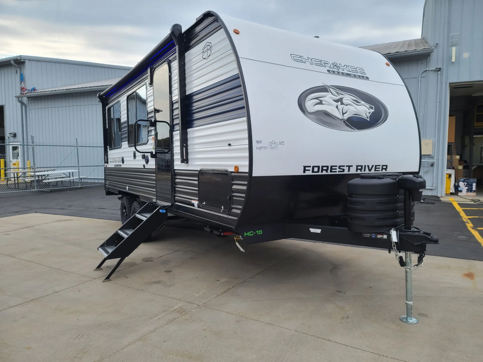 2027 Cherokee Grey Wolf 29TE - Photo 2