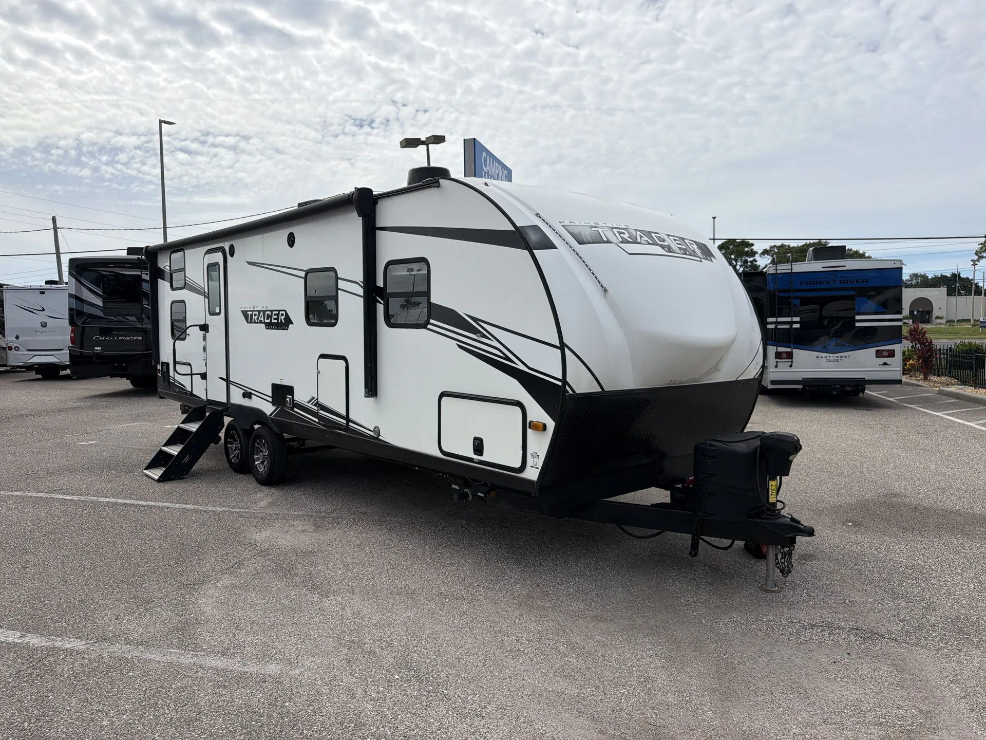 2022 Prime Time Tracer 25BHS — living area main