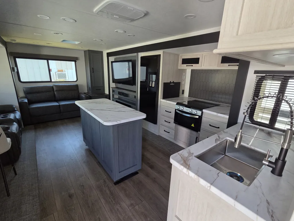 2027 Forest River Solaire 3380RLBT, Photos photo 14