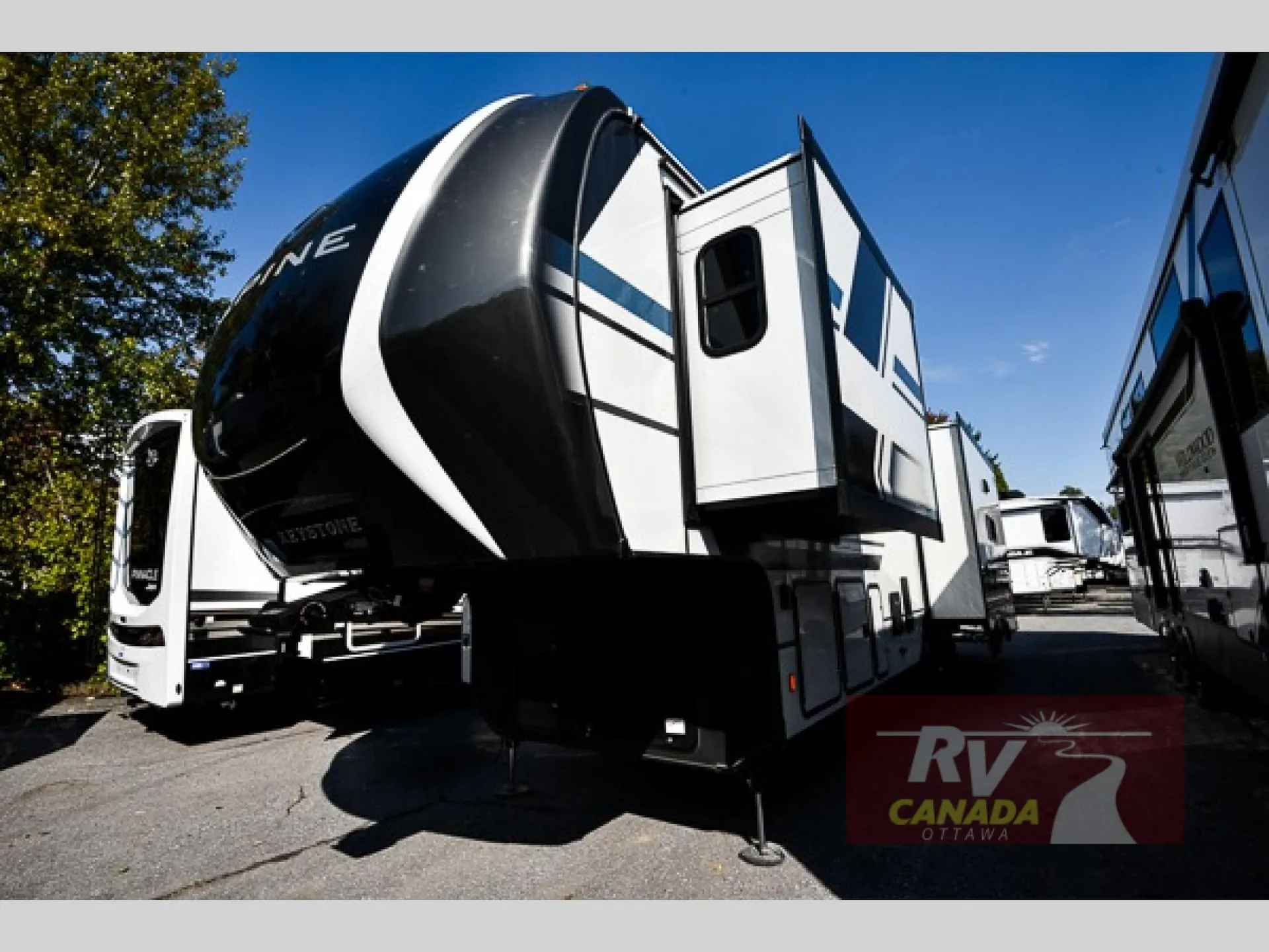 2026 Keystone Alpine Avalanche Edition 321RL - Photo 4
