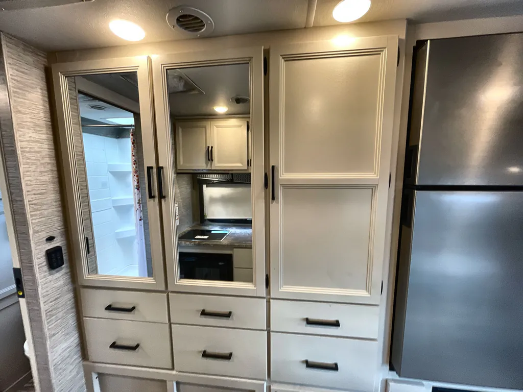 2023 Thor Motor Coach Vegas 24.3, Photos photo 11