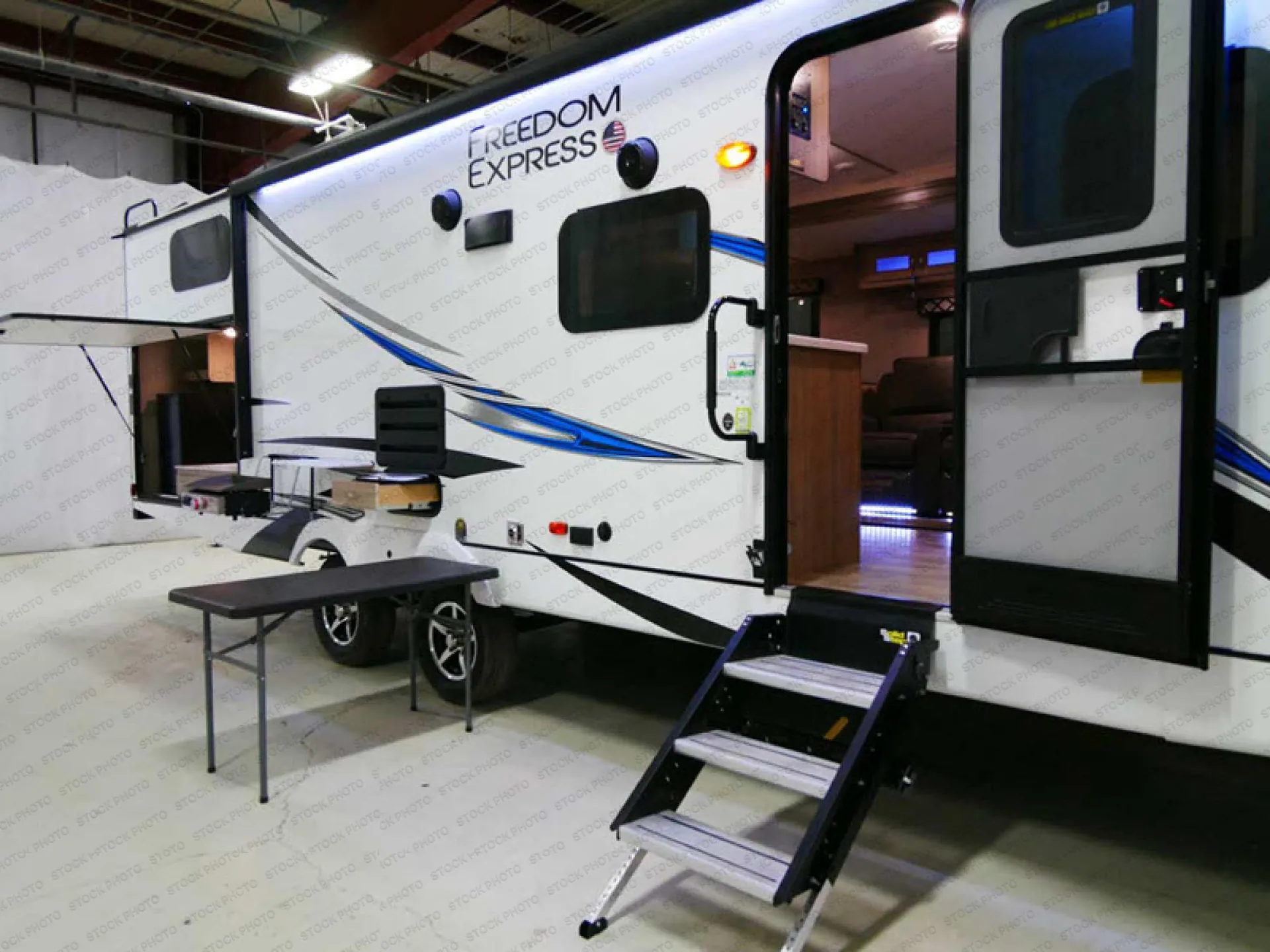 2021 Coachmen Freedom Express Maple Leaf Edition 292 BHDSLE - Photo 3
