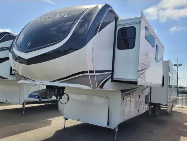 2025 Grand Design Solitude 388MBS - Photo 4