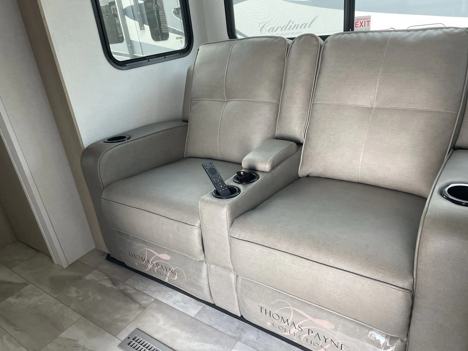 2025 Dutchmen Kodiak Ultimate 2900FKSP — living area main