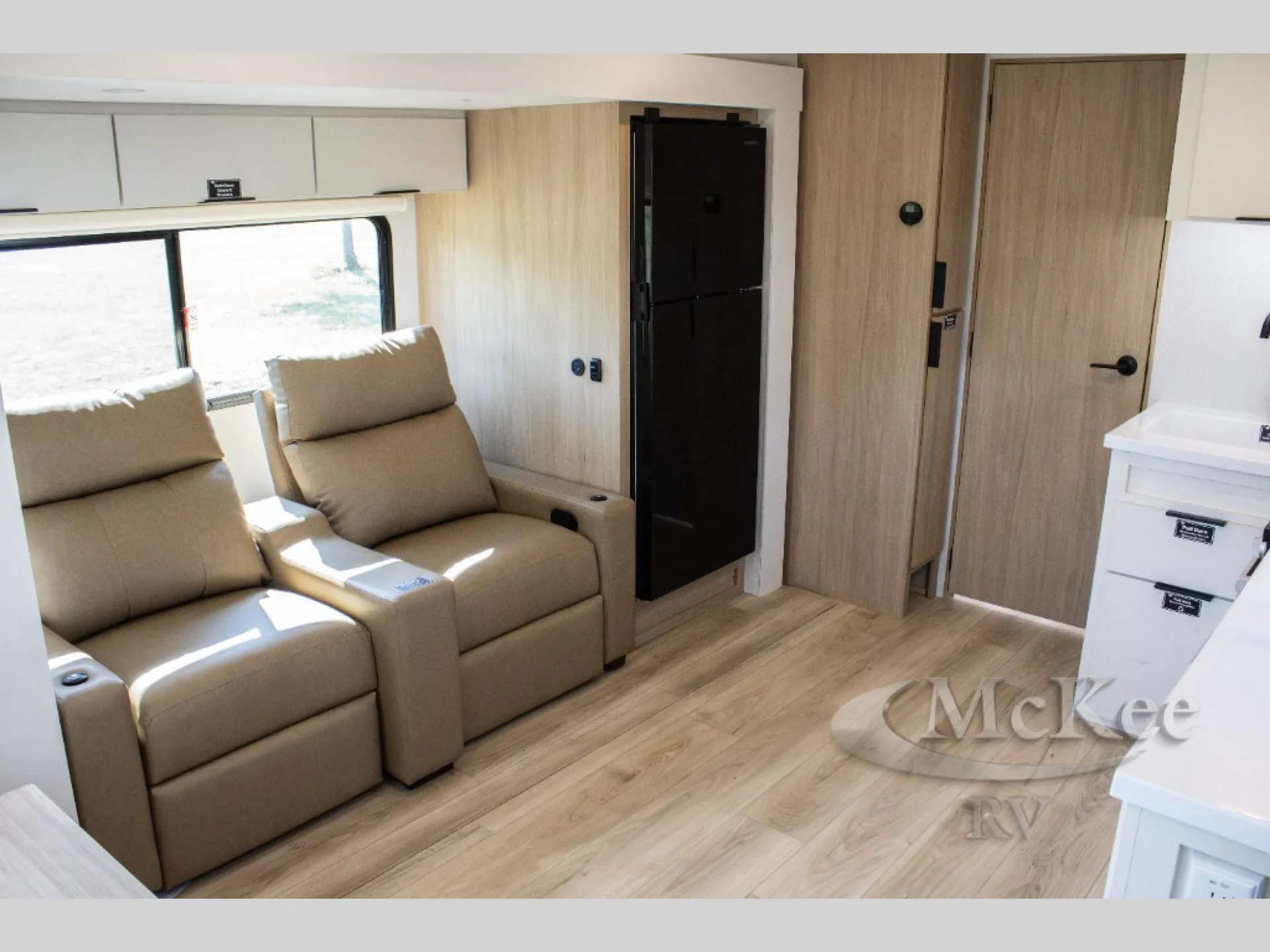 2026 Winnebago Thrive 25RLS - Photo 3