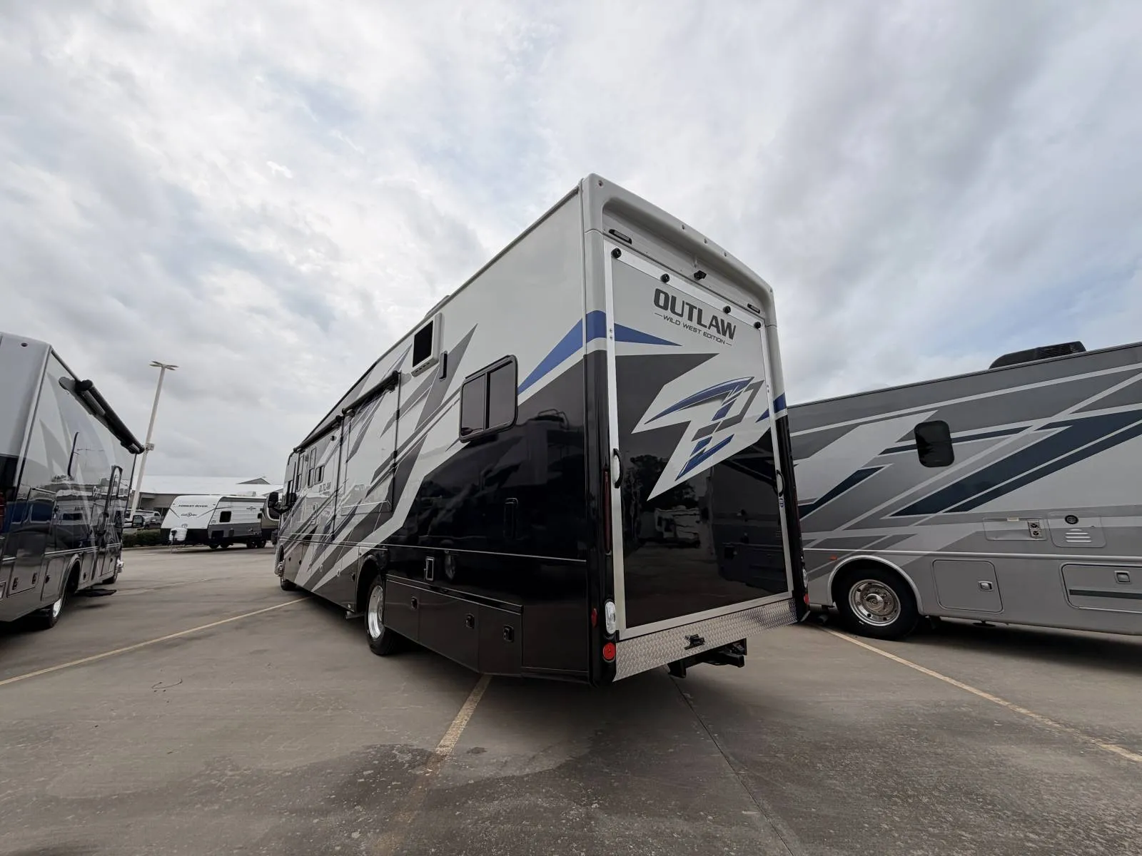 2026 Thor Motor Coach OUTLAW WILD WEST Toy Hauler - Photo 4