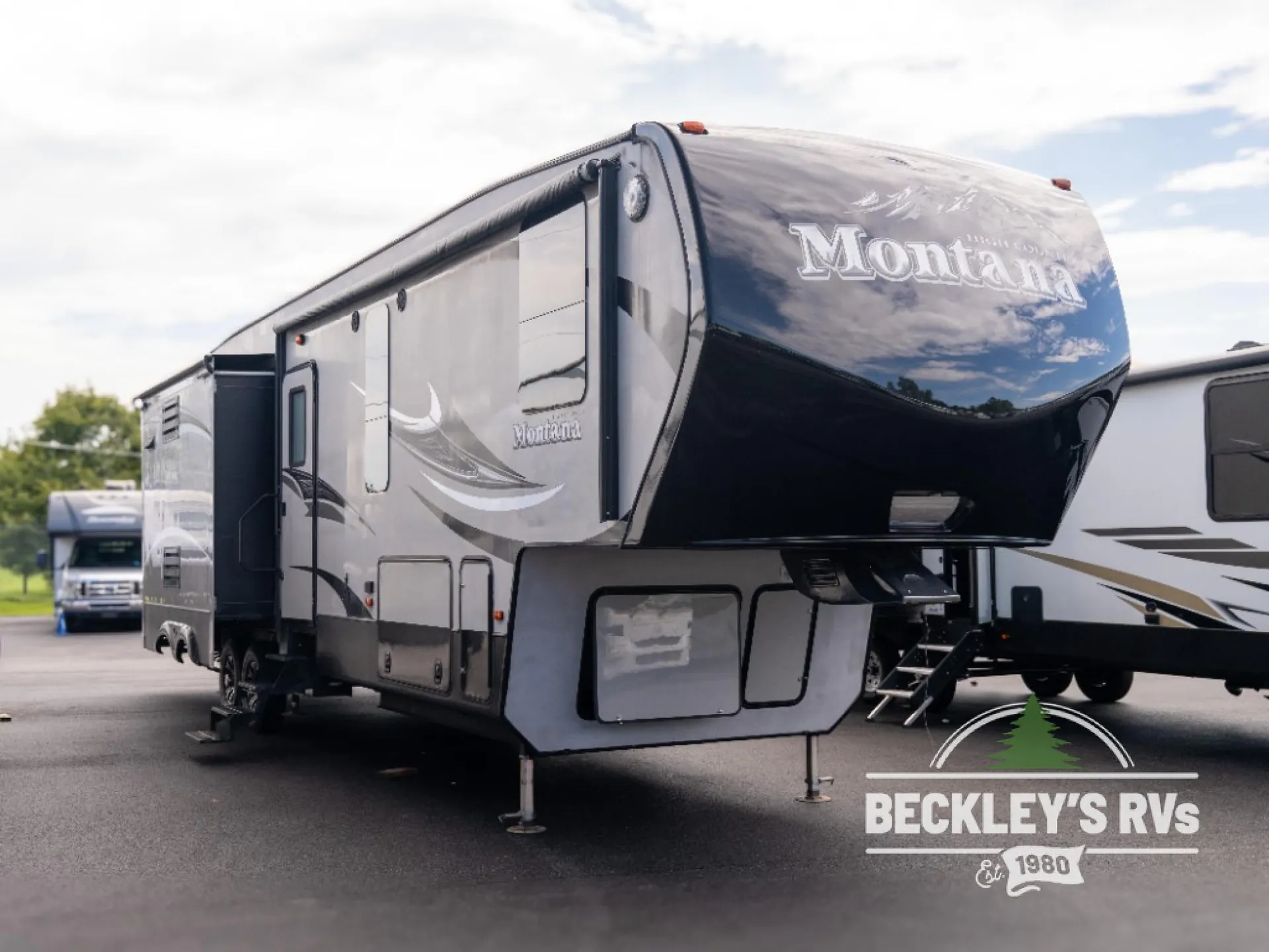 2016 Keystone Montana High Country 340BH - Photo 2