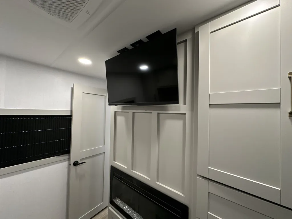 2026 Brinkley Model Z Air 297, Photos photo 31