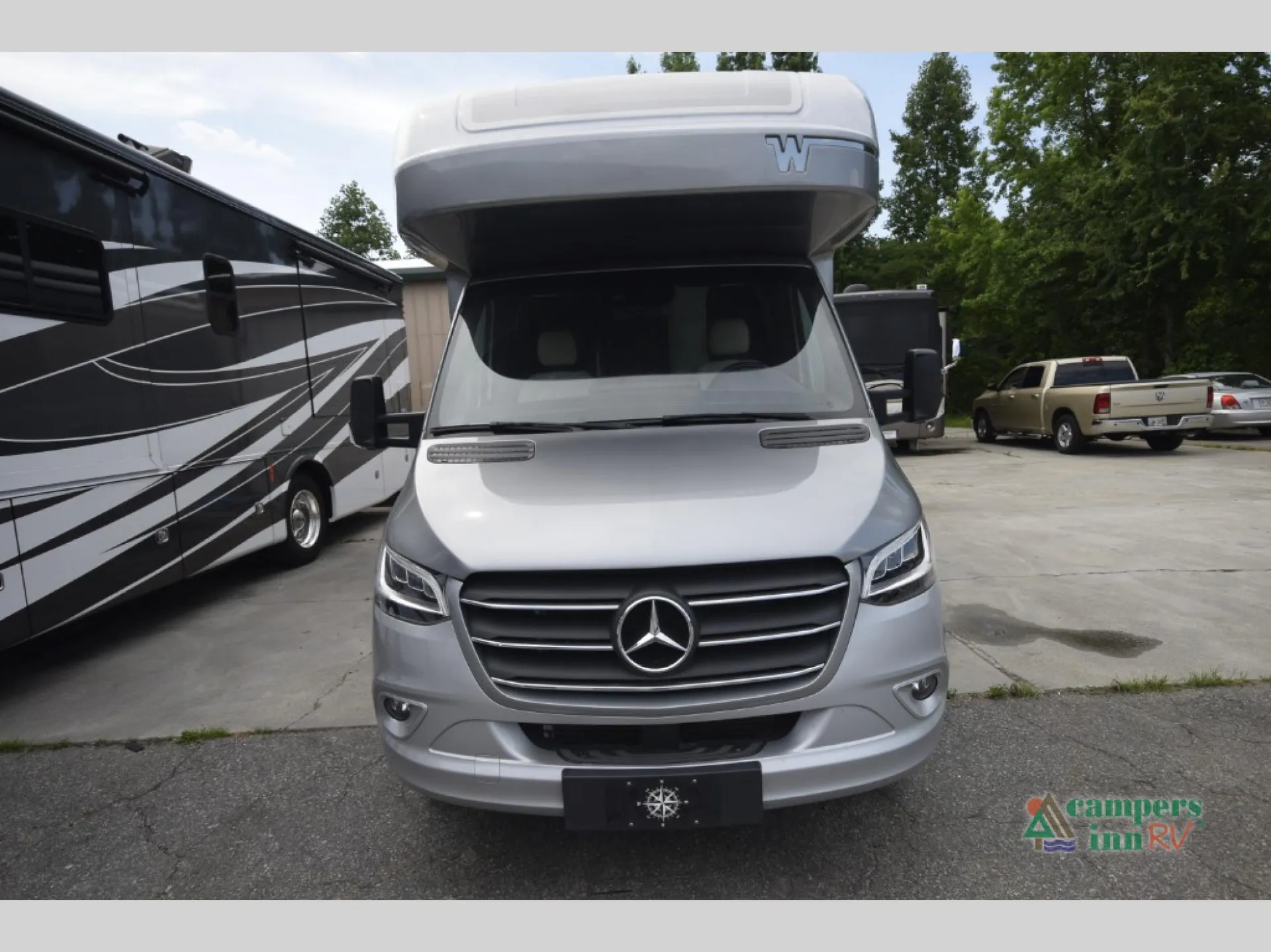 2025 Winnebago Navion 24T - Photo 3