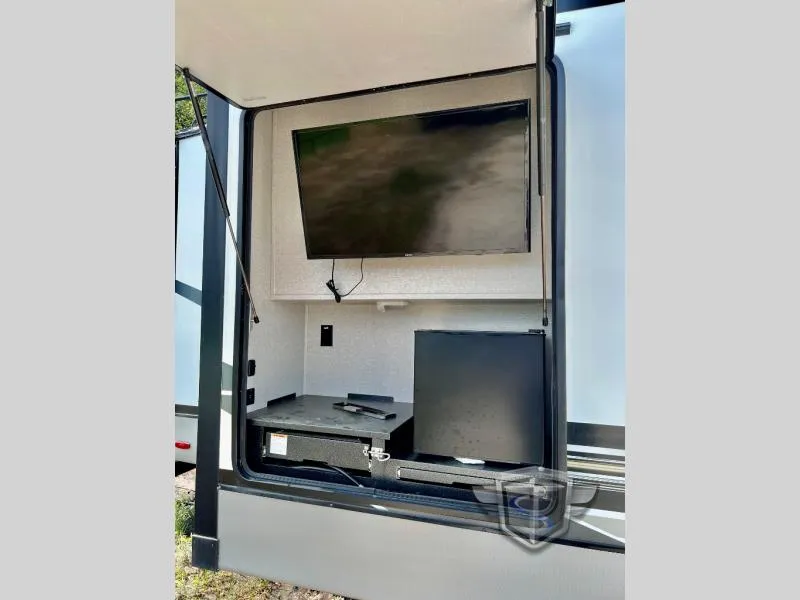 2021 Coachmen Chaparral Lite 284RLS - Photo 4