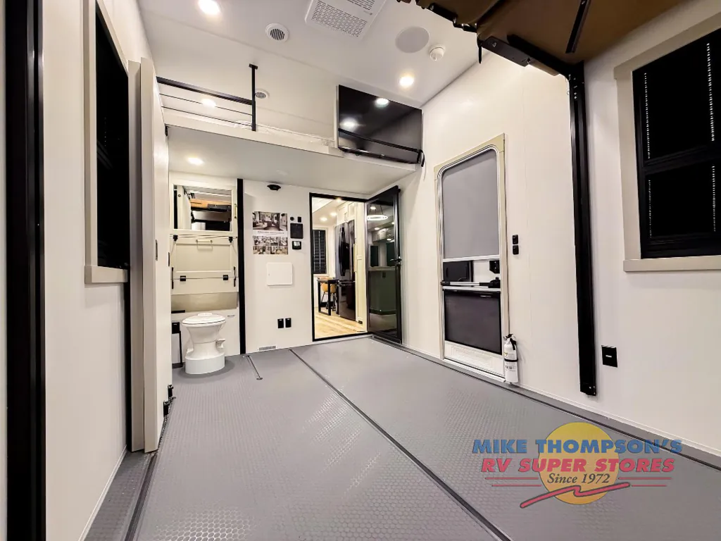 2026 Brinkley Model G 3950, Photos photo 16
