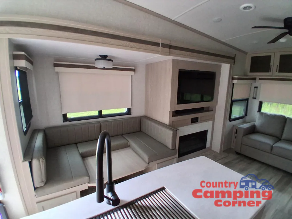 2022 Forest River Rockwood Signature Ultra Lite 8288SB, Photos photo 22