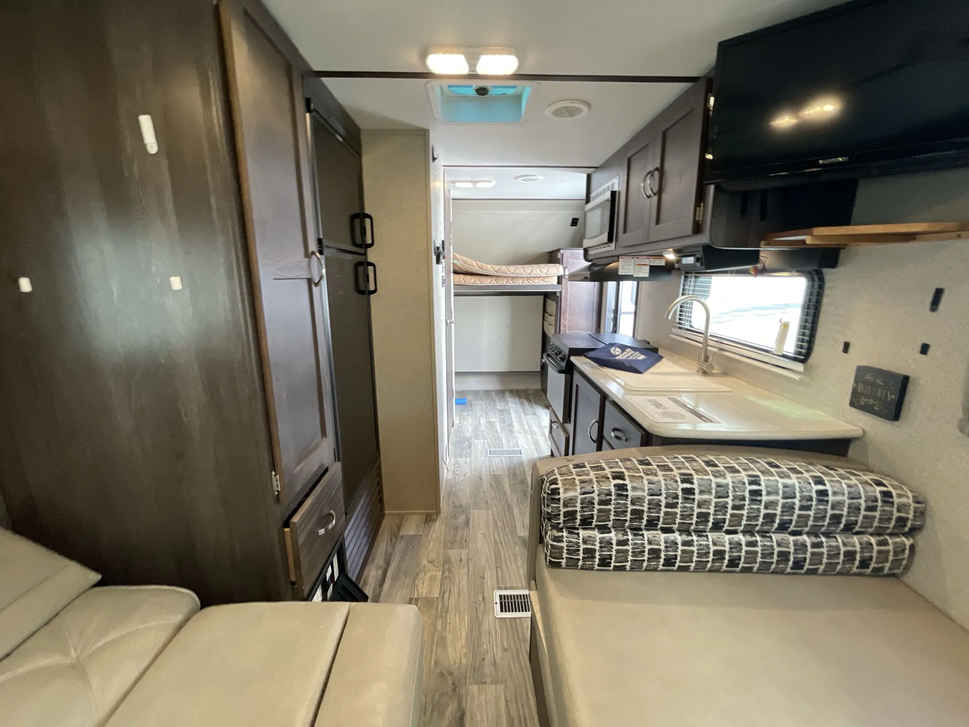 2018 Keystone Outback Ultra-Lite 210URS - Photo 4
