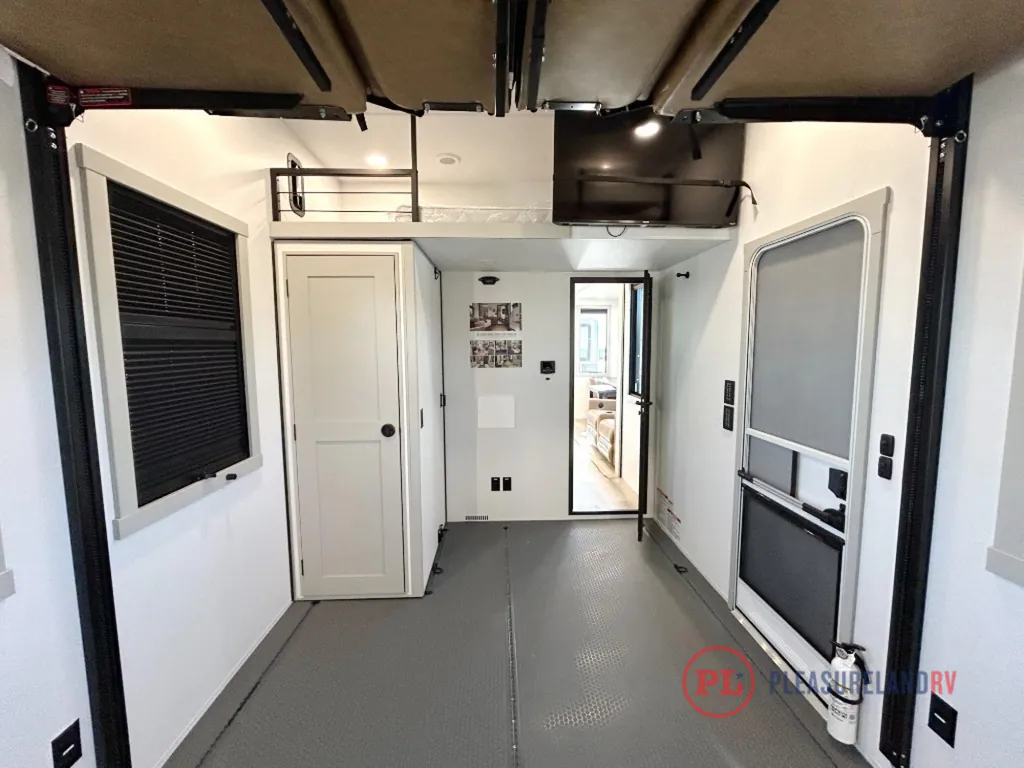 2026 Brinkley Model G 4100, Photos photo 14