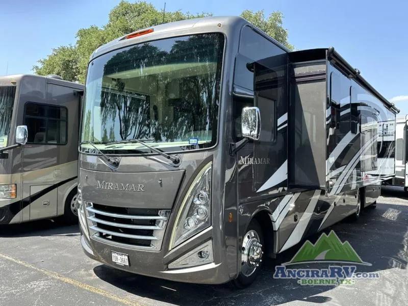 2022 Thor Motor Coach Miramar 34.7 - Photo 4
