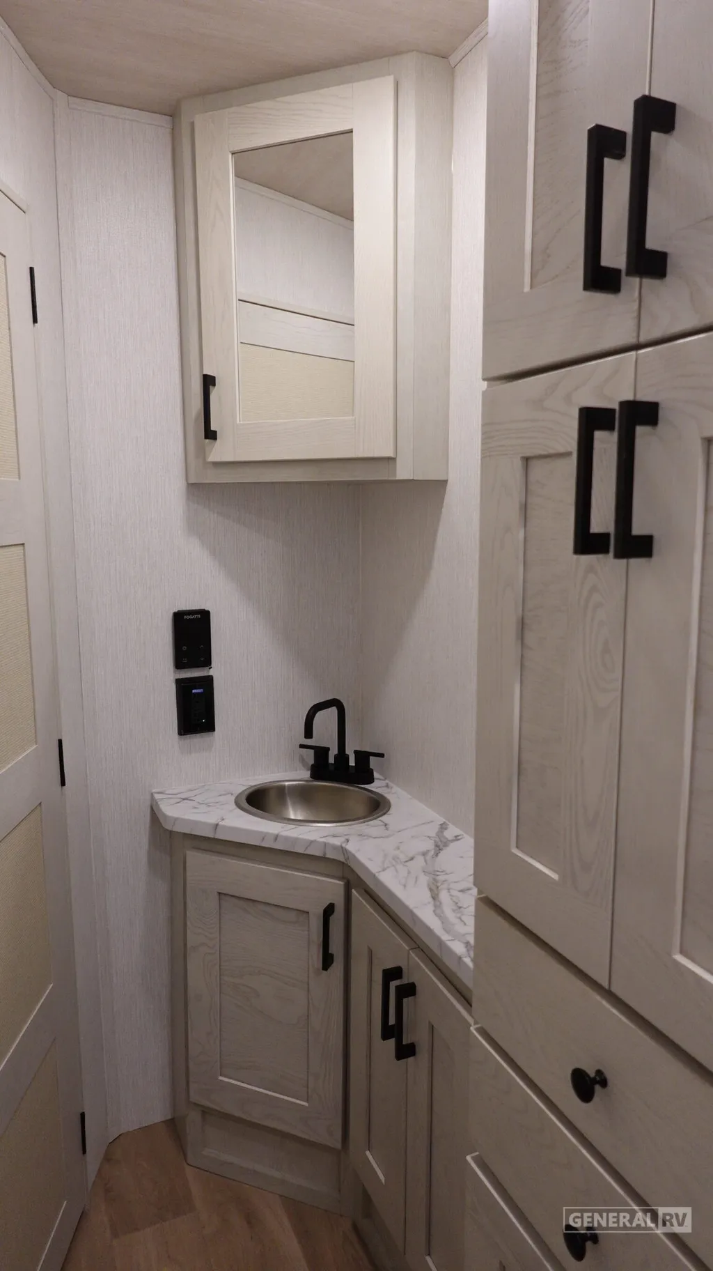 2027 NeXus RV Maximus 34MX, Photos photo 29
