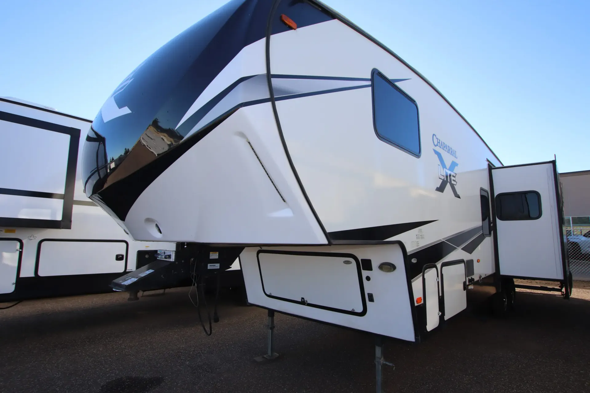2020 Coachmen Chaparral X-Lite 274X - Photo 3