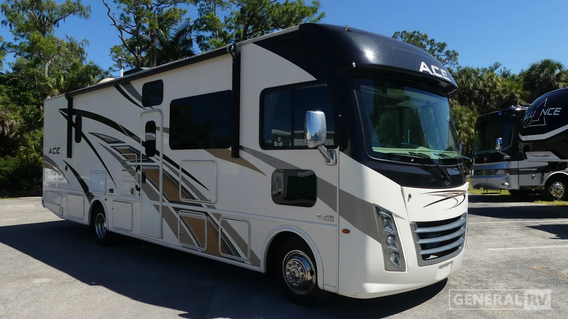 2020 Thor Motor Coach ACE 32.3 - Photo 2