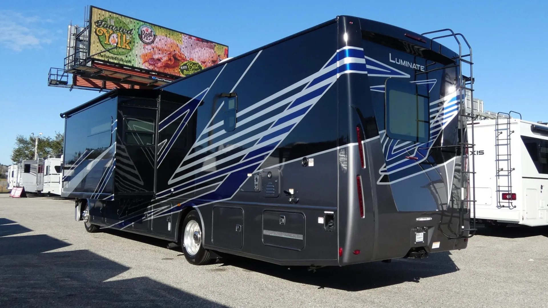 2026 Thor Motor Coach Luminate CC35 - Photo 4