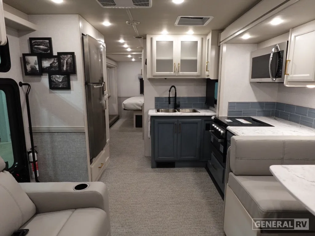2026 Fleetwood Flair 33B6 - Photo 3