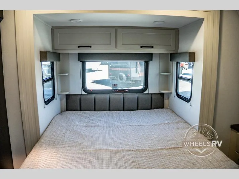 2026 Grand Design Momentum G-Class 31G - Photo 3