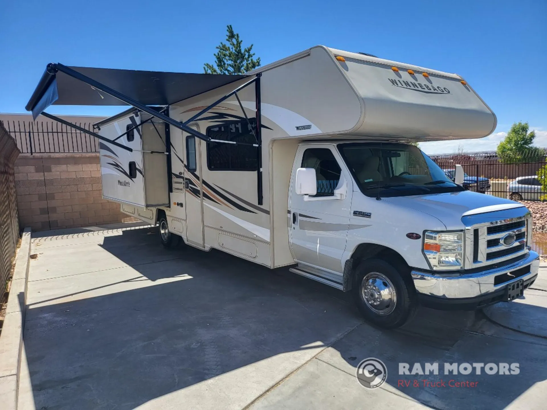 2015 Winnebago Minnie Winnie 31H - Photo 2