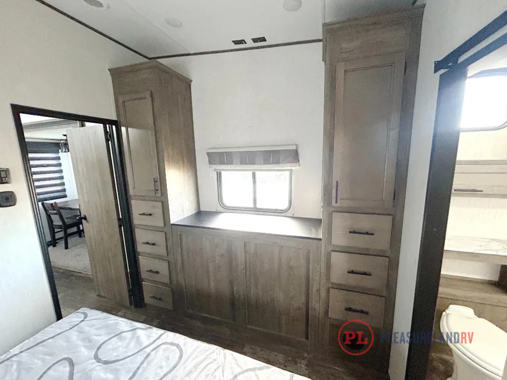 2022 Forest River Sabre 37FLH, Photos photo 9