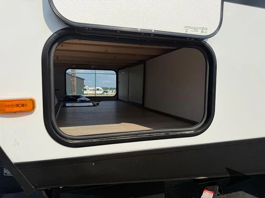 2027 Coachmen Freedom Express Select 29SE, Photos photo 13