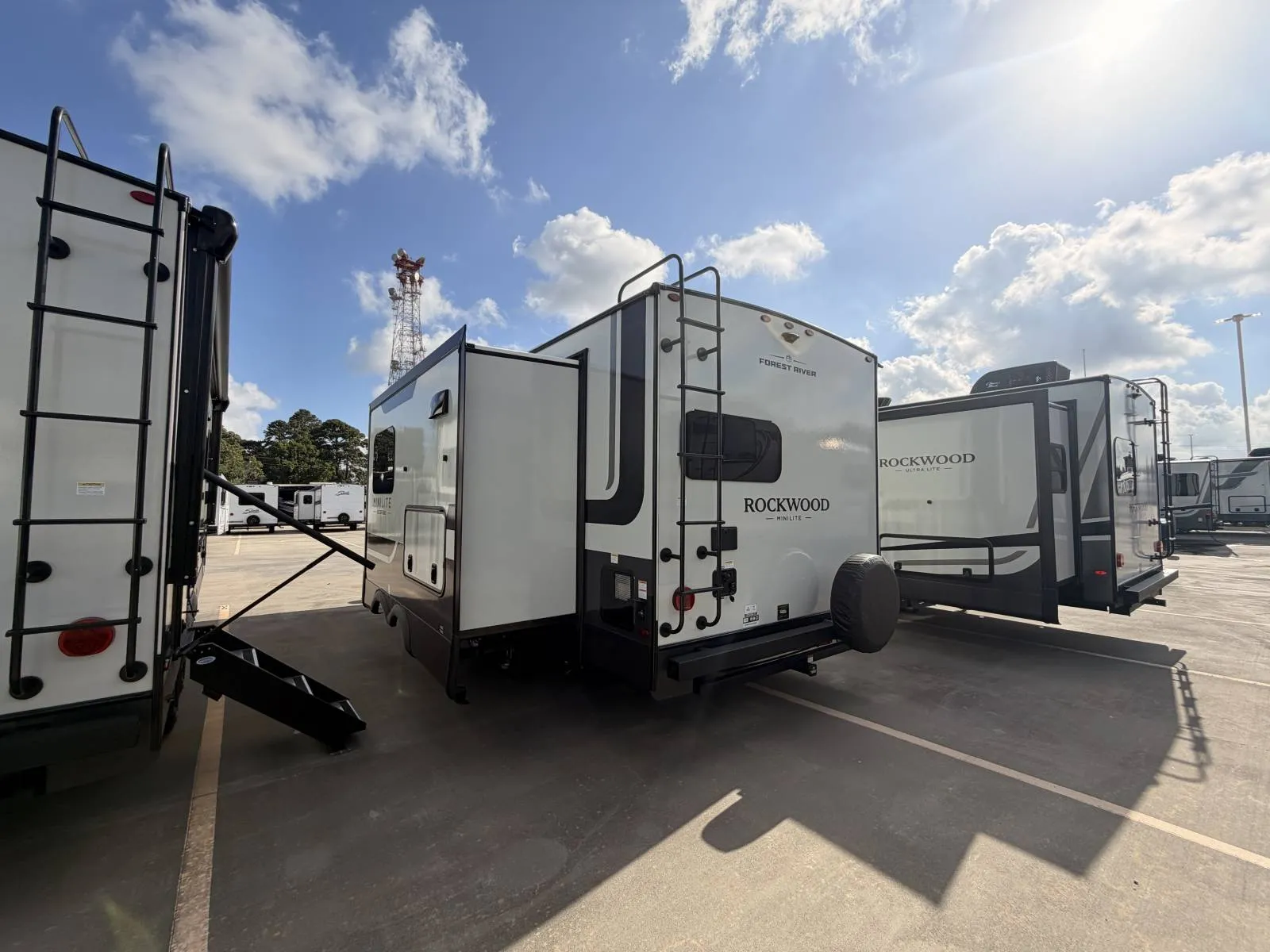 2027 Forest River Rockwood Mini Lite 2522FB - Photo 3