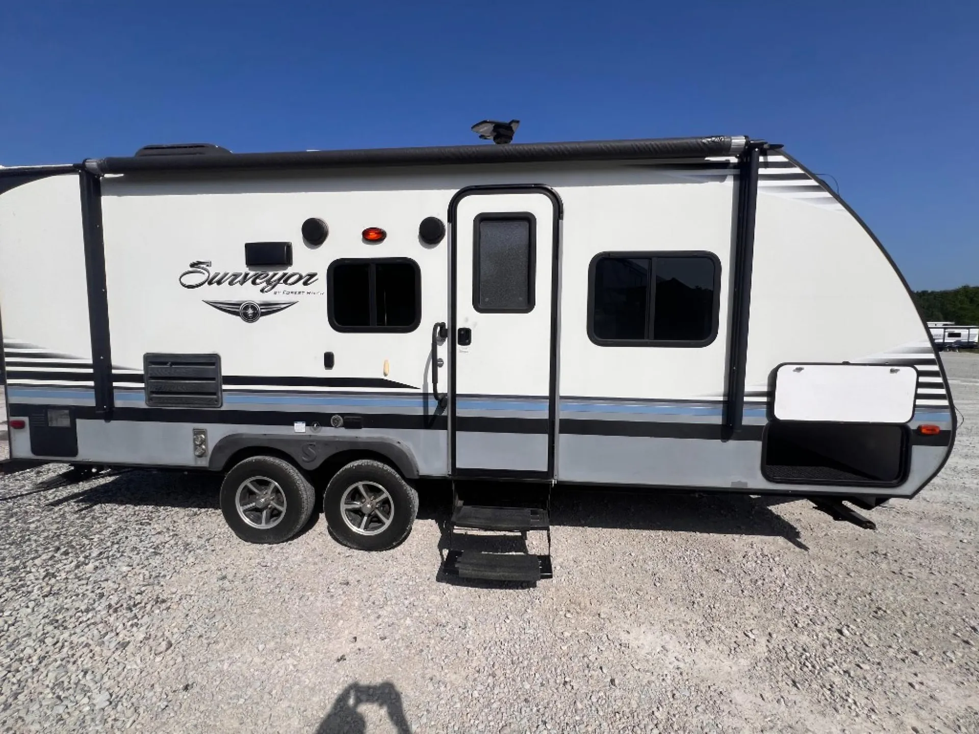 2017 Forest River Surveyor 220RBS — Photo 6
