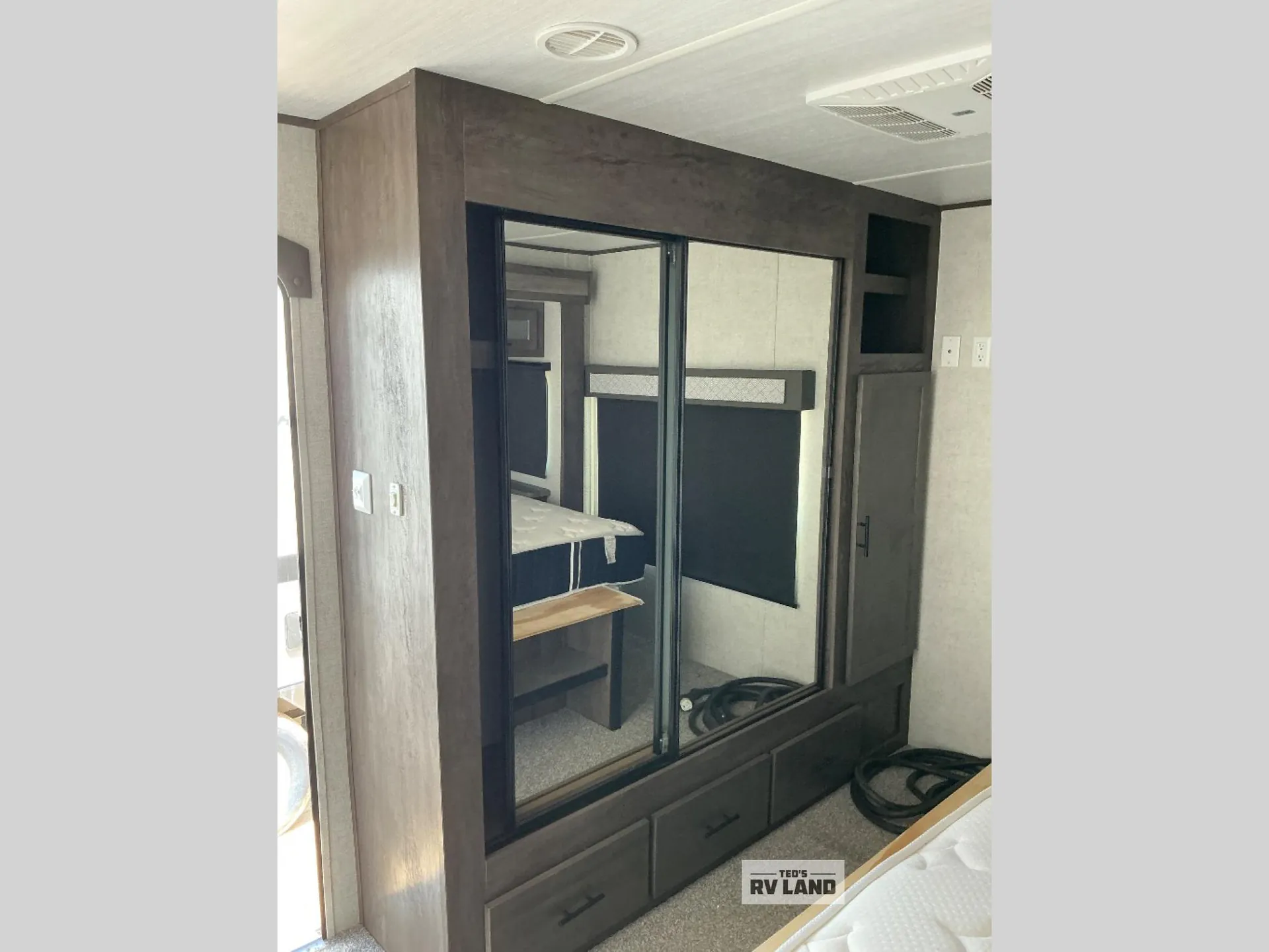 2020 Forest River Wildwood DLX 353FLFB — Photo 6