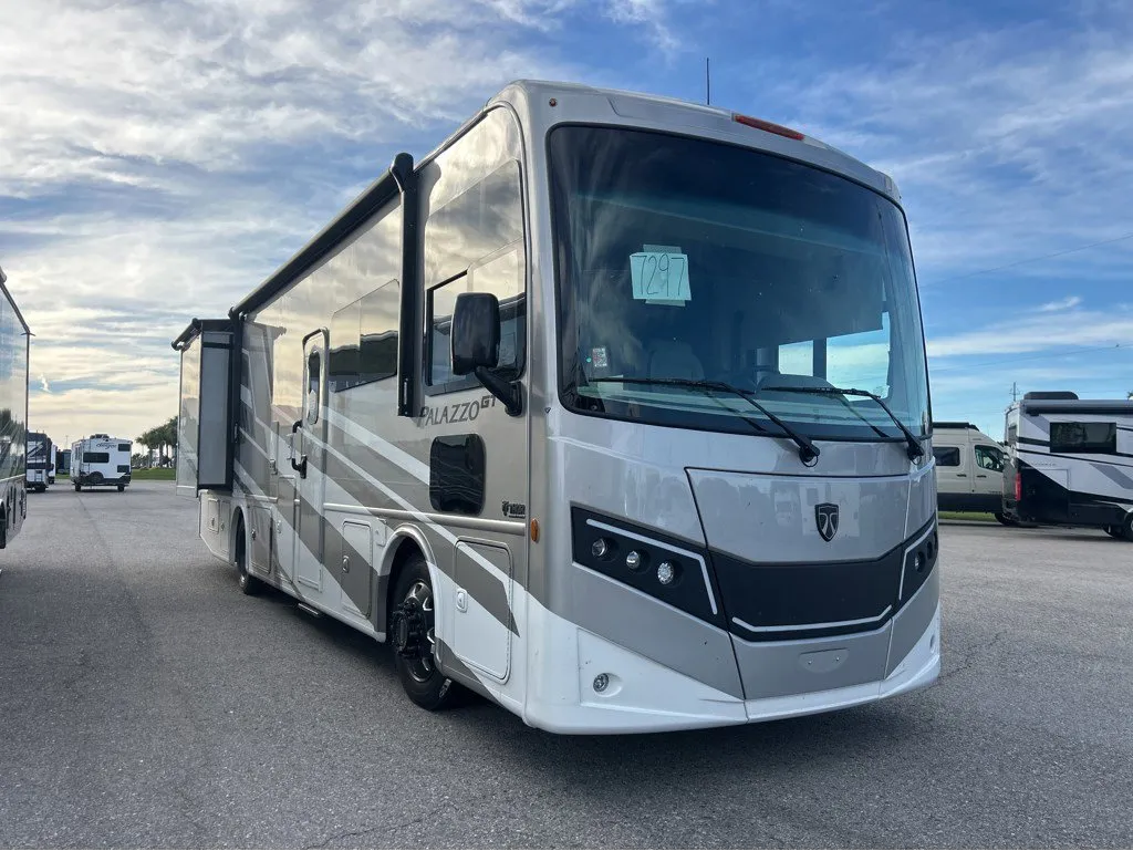 2026 Thor Motor Coach Palazzo GT 33.5 - Photo 2