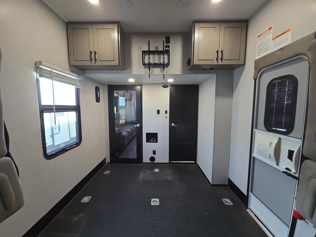 2025 Jayco Seismic Luxury Series 4113, Photos photo 33