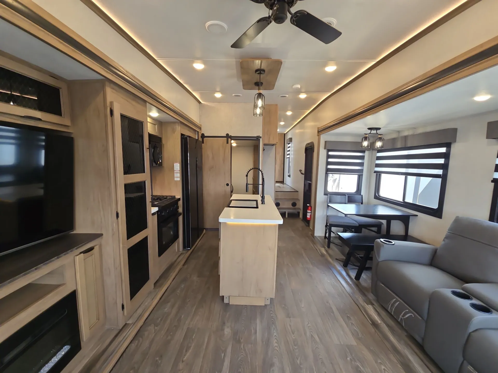 2024 Forest River Sabre 36FLX - Photo 4