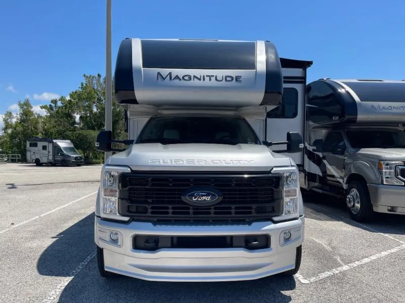 2025 Thor Motor Coach Magnitude GRAND S29 - Photo 3