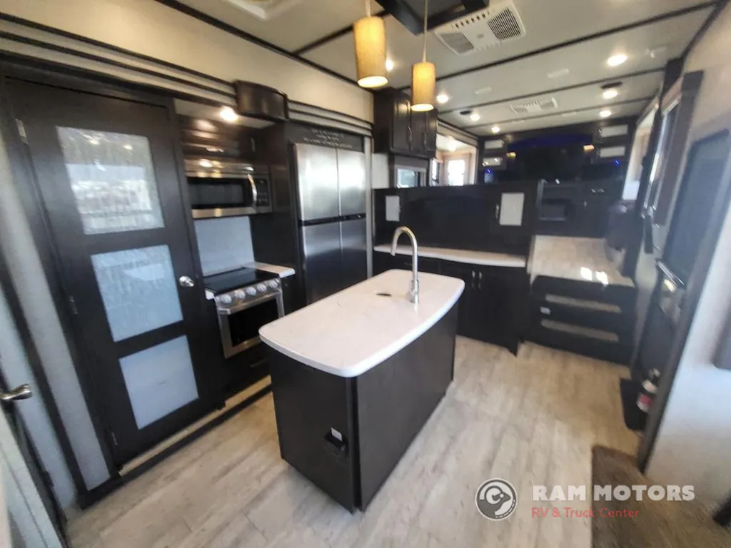 2018 Grand Design Momentum 376TH, Photos photo 17