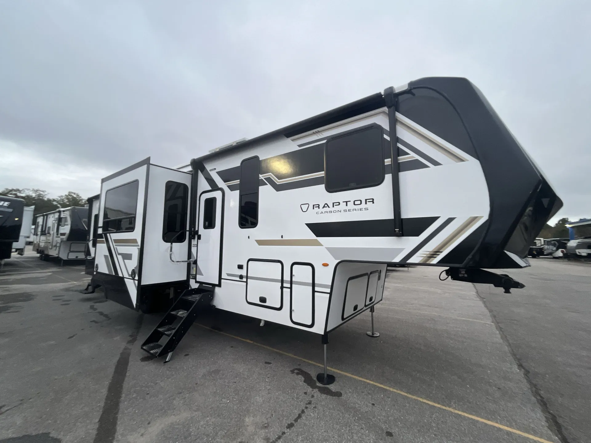 2026 Keystone Carbon 368 - Main photo