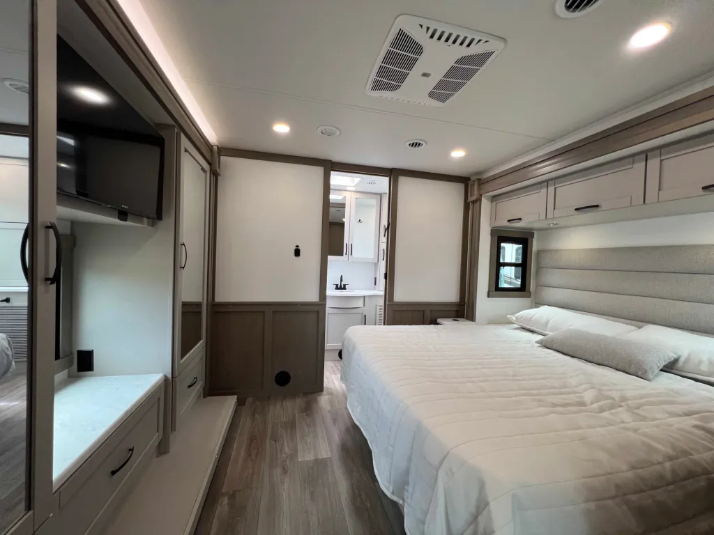 2027 Entegra Coach Vision XL 36C, Photos photo 20