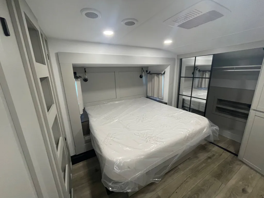 2026 Brinkley Model Z 3600, Photos photo 21
