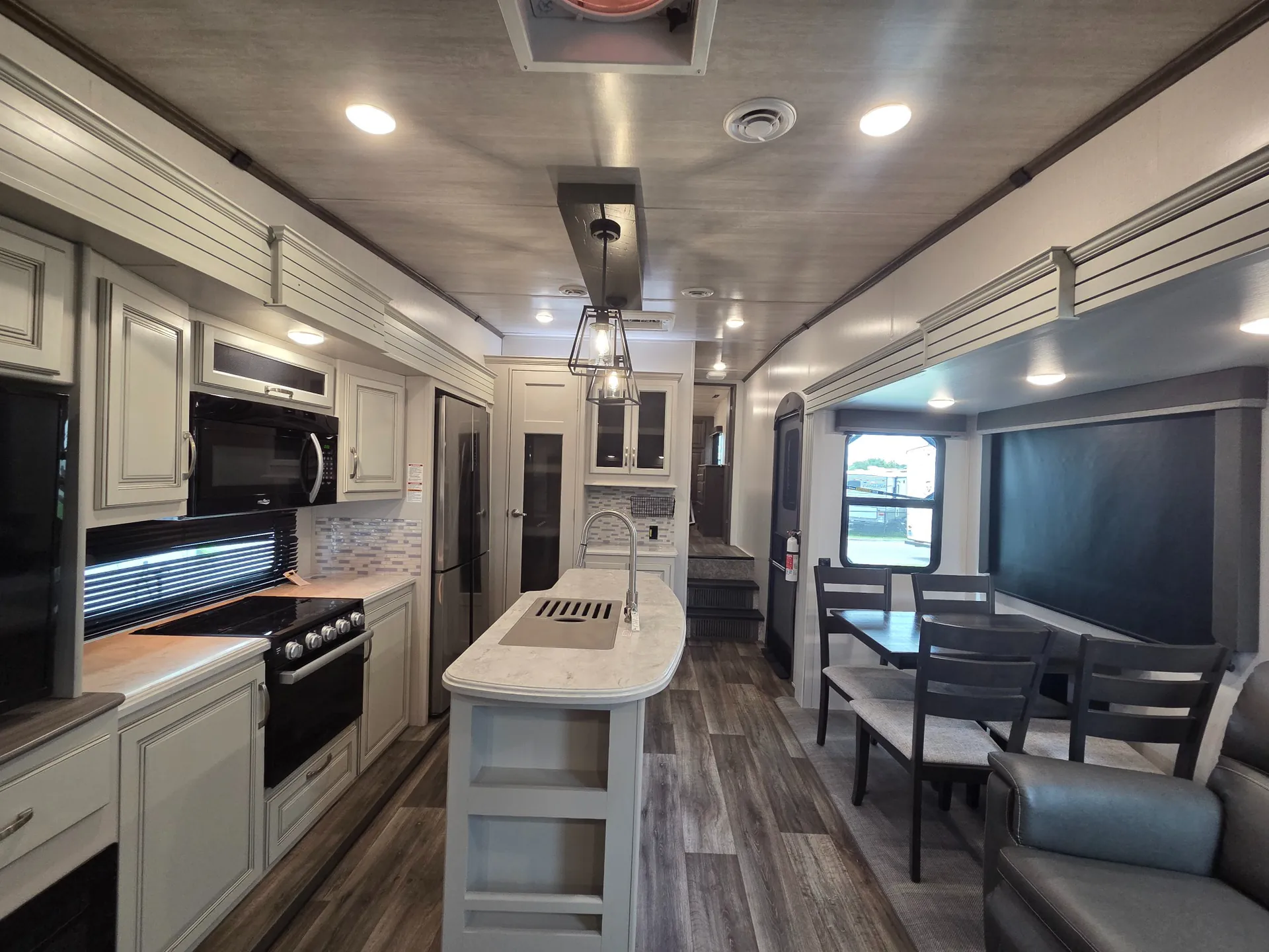 2022 Keystone Cougar 316RLS - Photo 2